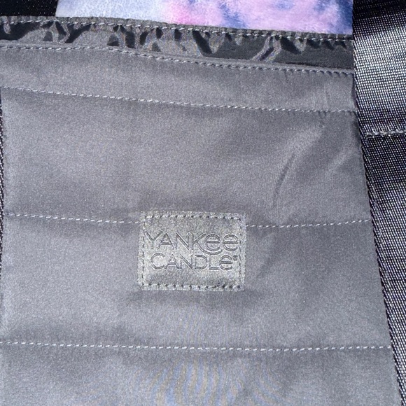 🆕 Yankee Candle Gray Quilted Fabric Tote - Picture 3 of 7